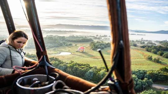 Yarra Valley Hot Air Balloon Tour with Breakfast - 4 Hours