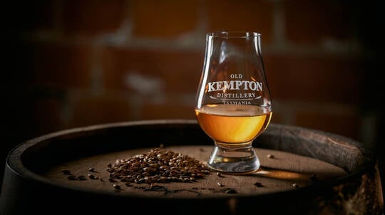 Whisky Distillery Tour with Tasting, Lunch and Wine – For 2
