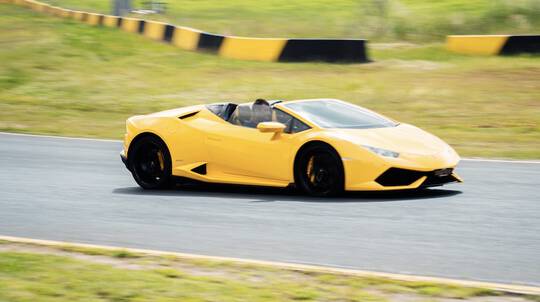 Toro Lamborghini Supercar Drive - 6 Laps - Sydney