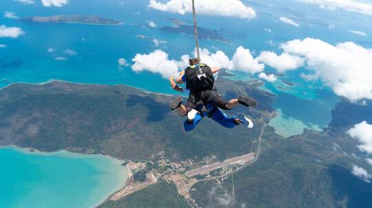 Tandem Skydive up to 15,000ft - Airlie Beach